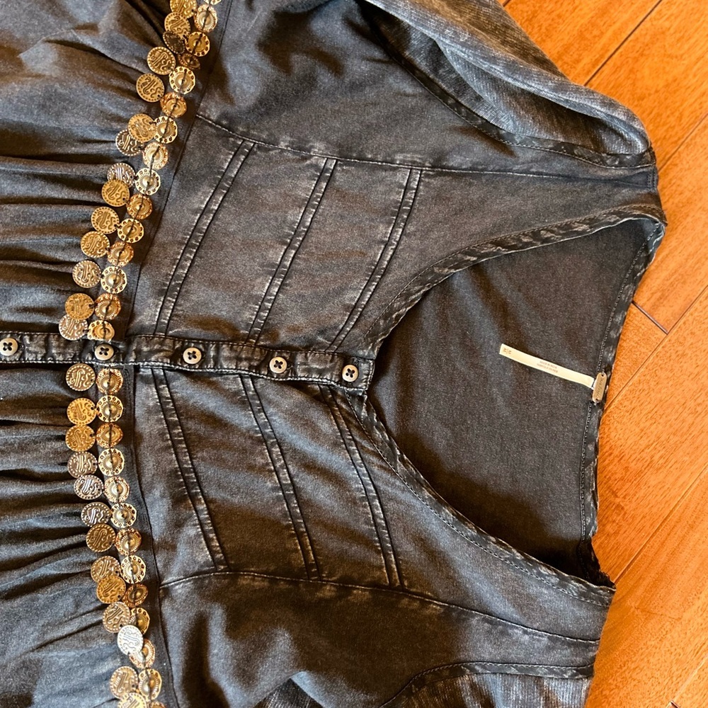 Chic Charcoal Tunic with Lace Detail - Picture 12 of 16